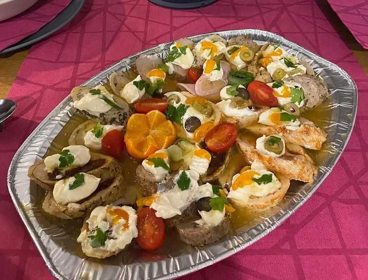 Opakowania aluminiowe w cateringu – praktyczne rozwiązanie do transportu gotowych posiłków